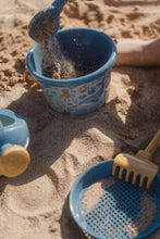 Load image into Gallery viewer, Child playing with Little dutch beach set
