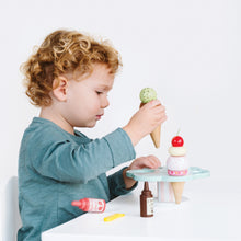 Load image into Gallery viewer, Carlo&#39;s Gelato Ice Cream Set
